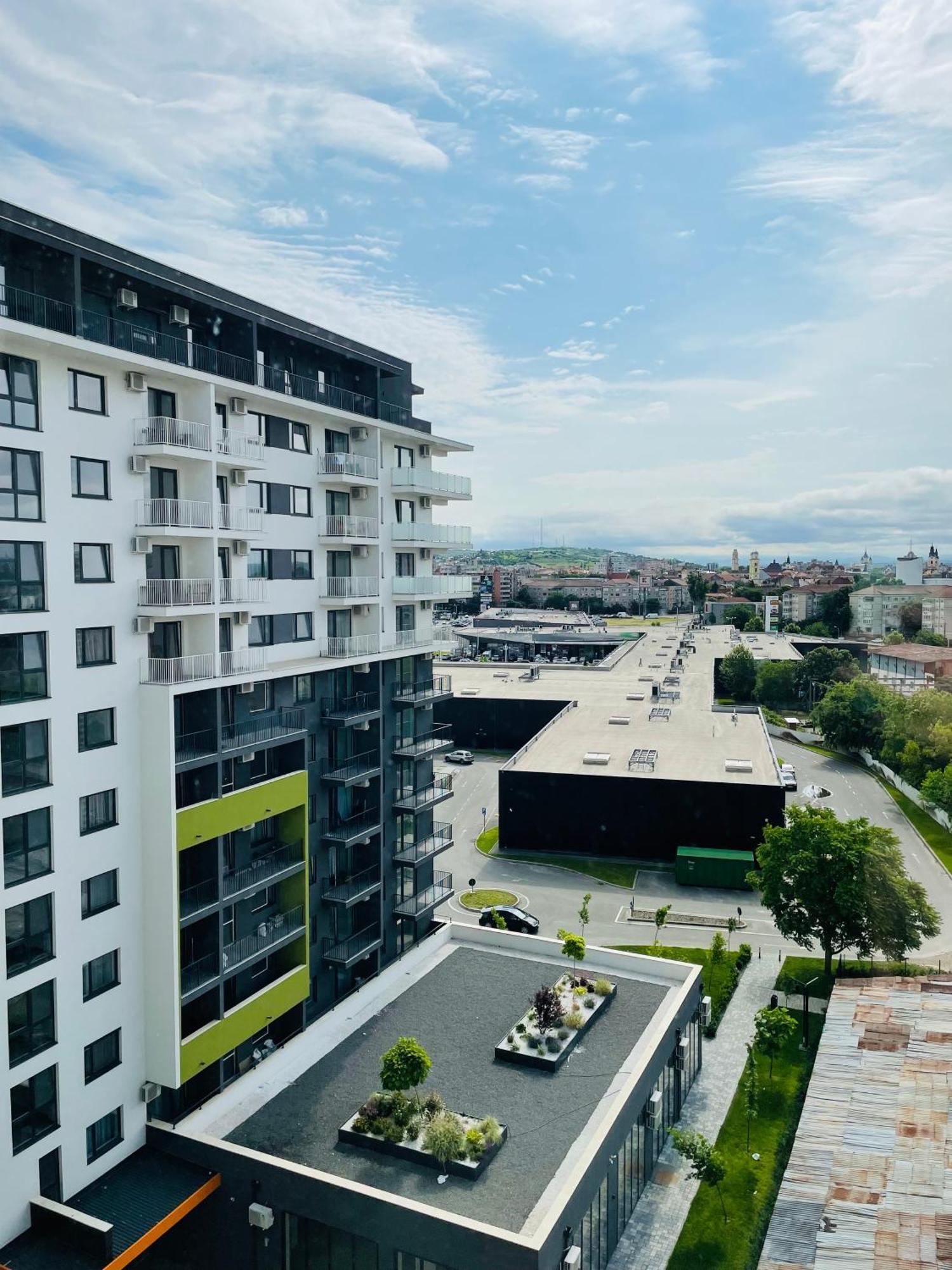 The Palm 2 - Family Friendly, Parking, Central, Self Check-in Apartment *